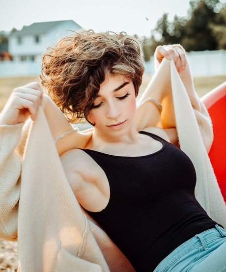 OnlyFansの普及 無料セックス 画像