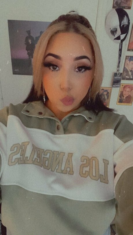 18歳のオンリーファンズ 無料ポルノ 写真