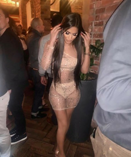 Yasmeen Ali スター ギャラリー