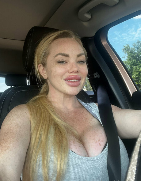 巨大なペニスオンリーファンズ ポルノ ギャラリー