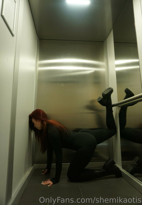 shemikaotis ヌードスター 写真