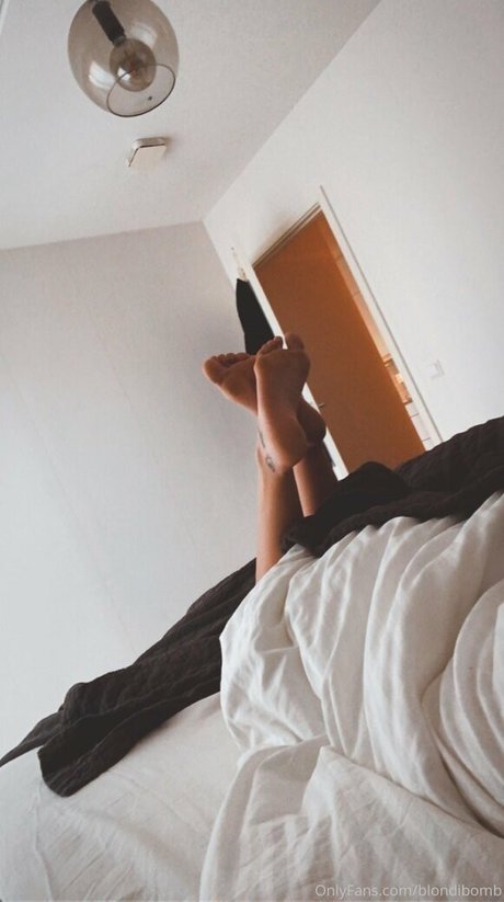 blondibomb ポルノスター 裸 写真