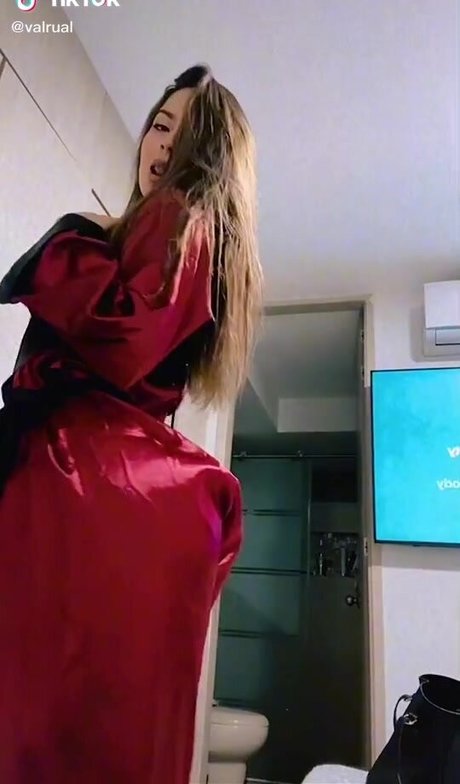 valrual アダルトモデル 画像