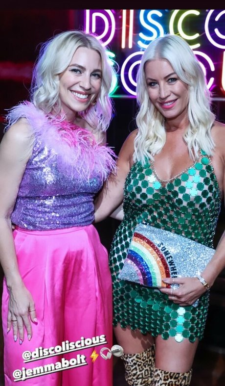 金髪レズビアンオンリーファンズ ホットポルノ 写真