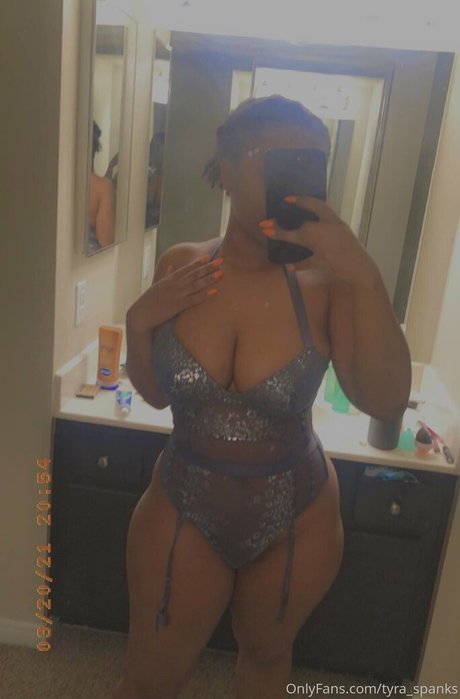 tyra spanks 最高のポルノスター 画像