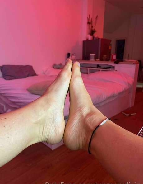 asmr ジンジャー オンリーファンズ エロチック 画像