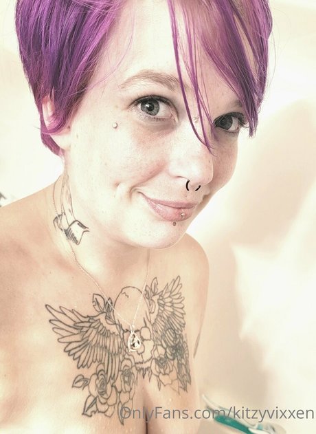 kitzyvixxen アダルトモデル 写真