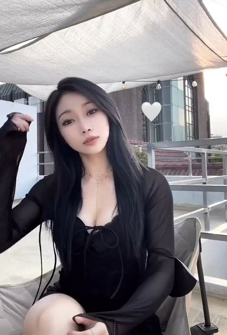 巨乳ブルネットオンリーファンズ ポルノグラフィック 写真