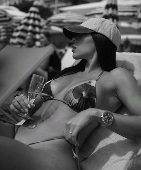 danellaurbaytv かわいいモデル ギャラリー