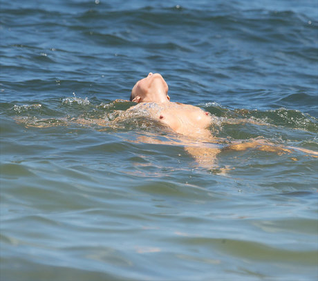 毛深い足のOnlyFans 無料ヌード 画像