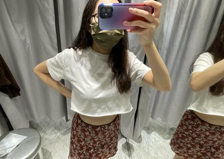 曲線美のラテン系オンリーファンズ 可愛い 画像