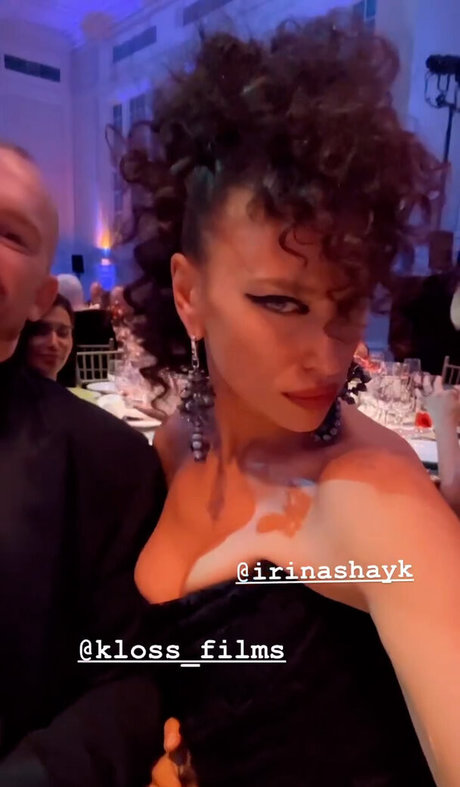 巨乳で曲線美のOnlyFans 無料xxx 画像