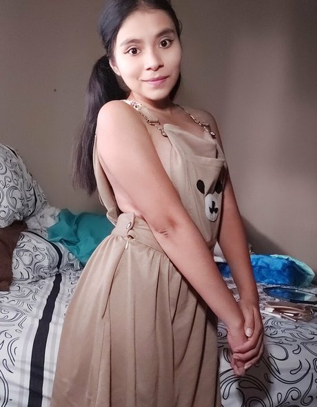 emilipetitefree ホットなポルノスター 画像