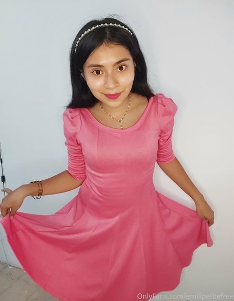 emilipetitefree エロティックなポルノスター ギャラリー