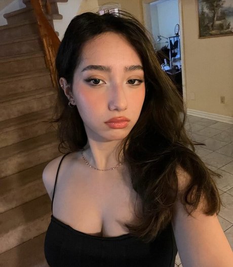 Sabrina Pezeshkian 独占ポルノスター 画像