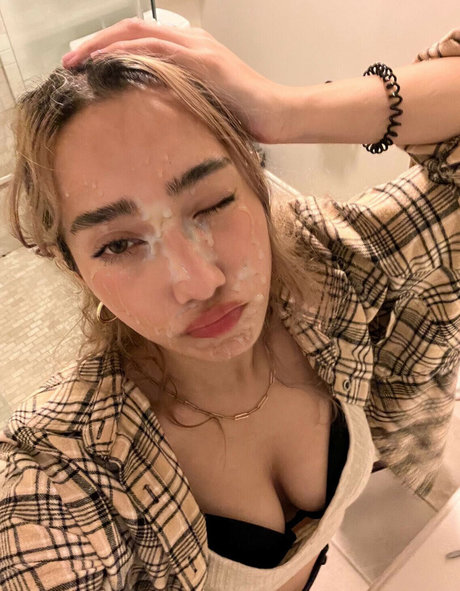 Sabrina Pezeshkian 裸のモデル ギャラリー