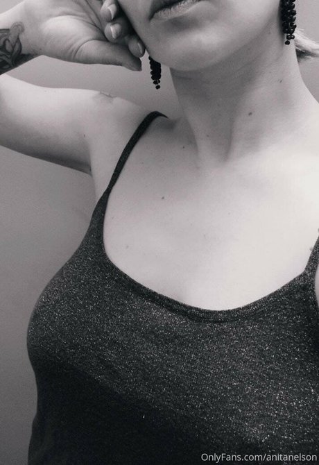 曲線美のオンリーファンズのキャスティング アートxxx 写真