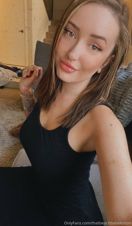 thatbeachbabekotton トップ女優 写真