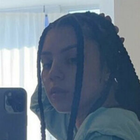 Lina Bina かわいいモデル 画像