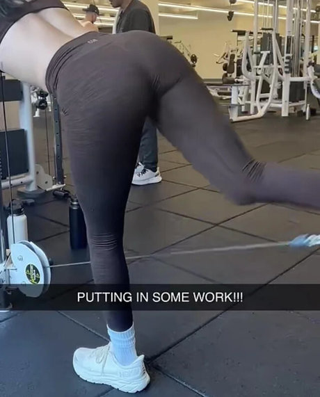 熟女フェラチオOnlyFans ホットセクシー 画像