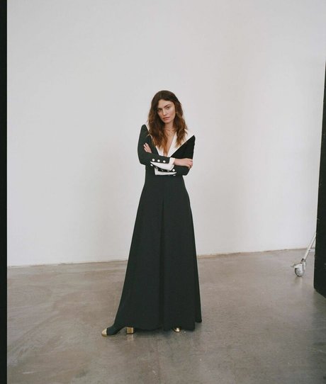 Phoebe Tonkin 美しいポルノスター ギャラリー