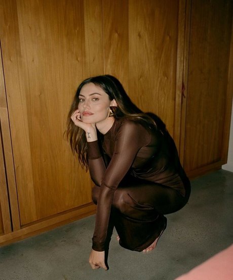Phoebe Tonkin 無料スター 写真