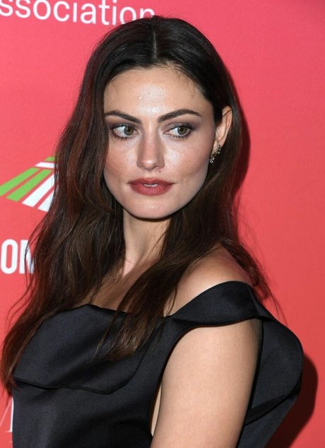 Phoebe Tonkin ポルノ女優 画像