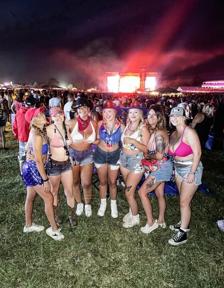 巨乳の赤毛オンリーファンズ アートxxx 写真