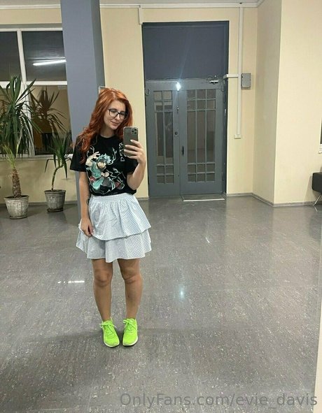 Evie Davis スター xxx 画像