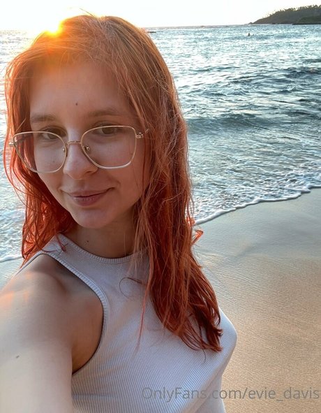 Evie Davis 裸の女優 写真