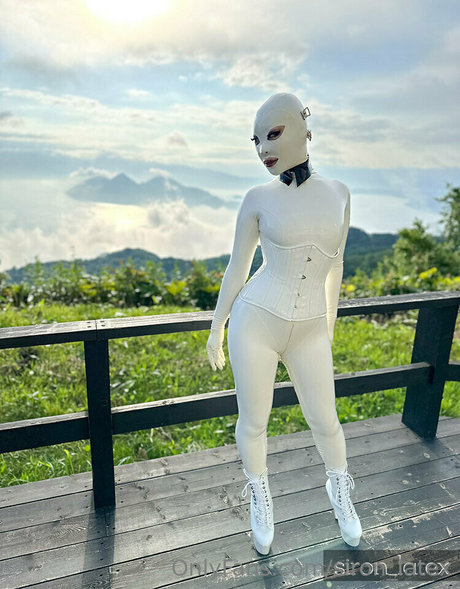 siron latex 完璧なポルノスター 写真