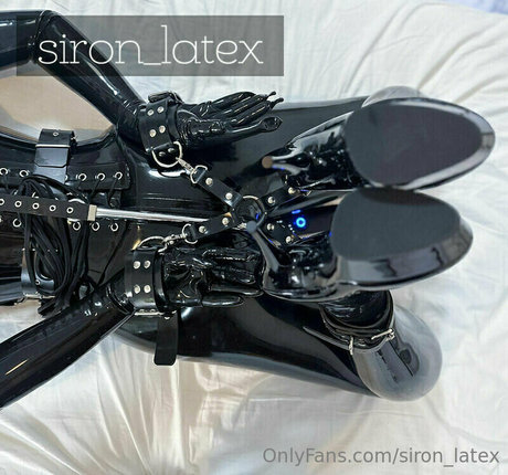 siron latex 完璧なモデル 画像