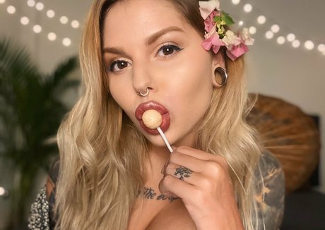 曲線美の女の子オンリーファンズ 美しいxxx 写真