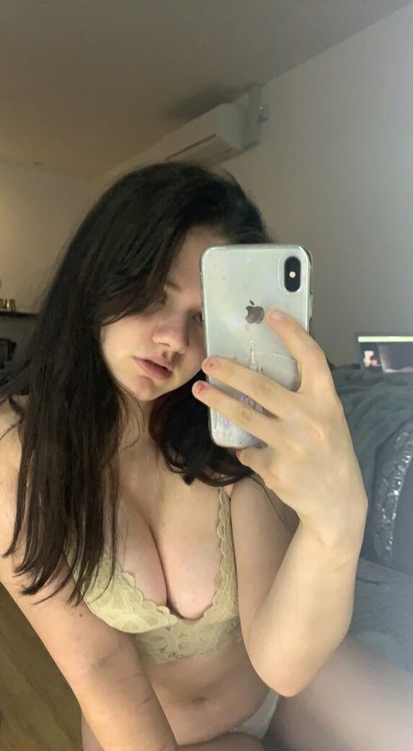 裸の熟女オンリーファンズ 無料ヌード 画像