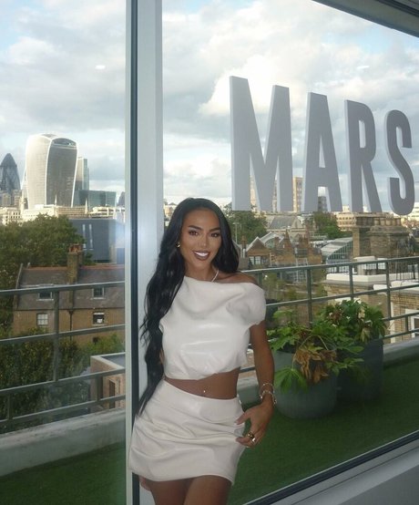 Arianna Ajtar ポルノスター ヌード 画像