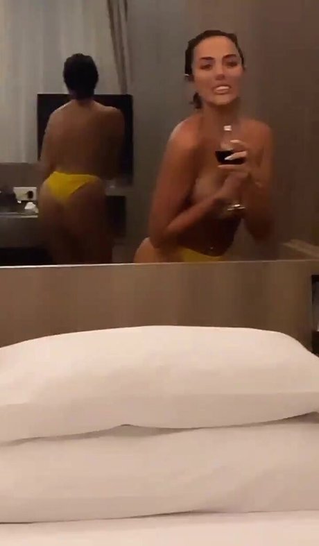 Arianna Ajtar セックスモデル 写真