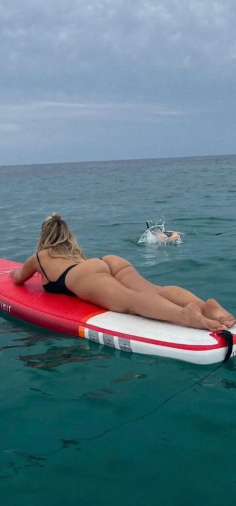 Bebe Rexha ポルノスター 写真