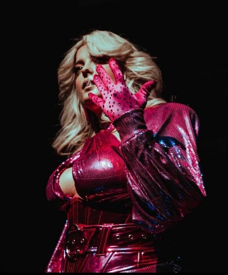 小柄なティーンオンリーファン アートヌード 写真