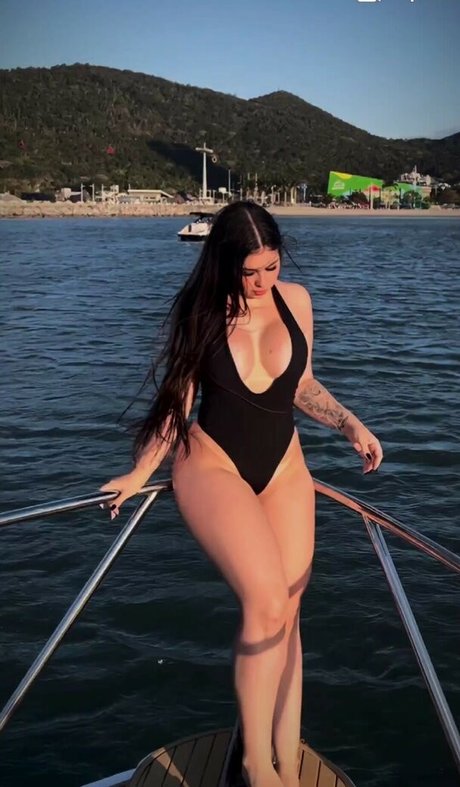 Larissa Peyerle 限定モデル 写真