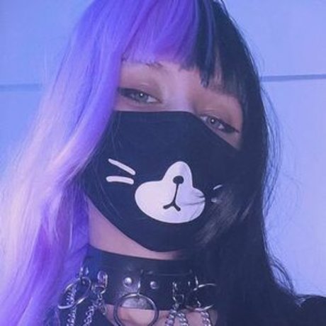 AurorkaUwU 裸のポルノスター ギャラリー