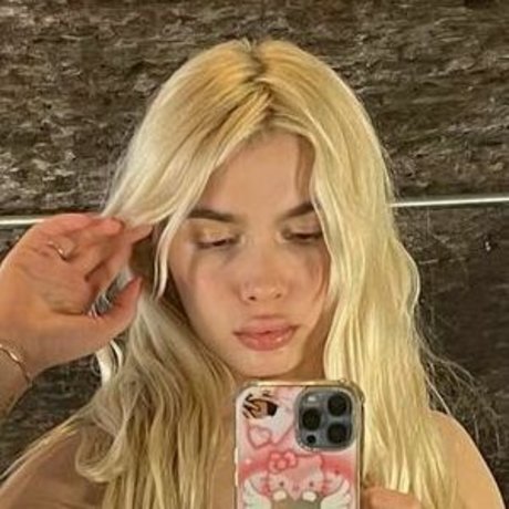 Aleyna Tilki ヌードモデル 画像