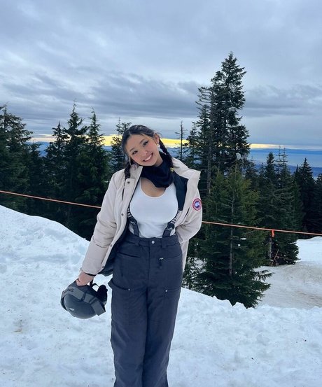 カウガール POV OnlyFans セクシーヌード 写真