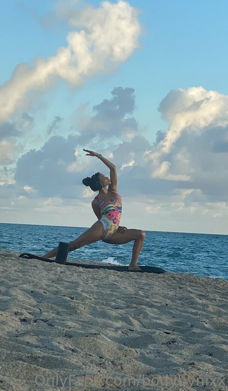 bodybynixx エロティックなポルノスター 画像