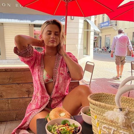 巨乳のオンリーファンズ ホットセクシー 写真