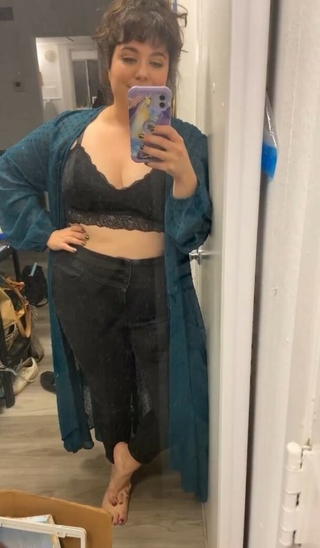 巨大なチンポを持つシーメールオンリーファンズ アダルト 画像