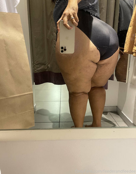 曲線美のクーガーOnlyFans アート裸 写真