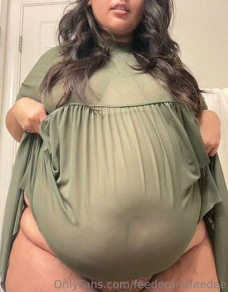 巨大な天然おっぱいオンリーファンズ セクシーヌード 画像