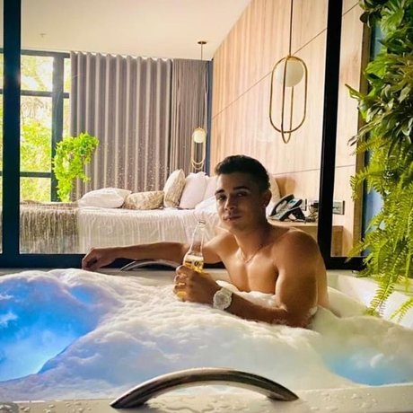 Duvan Vasquez xxxポルノスター 写真