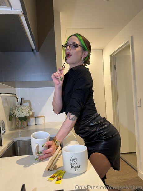 痩せたアジア人ティーン OnlyFans トップ 写真