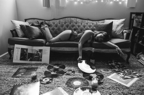 お金 オンリーファンズ アートヌード 画像